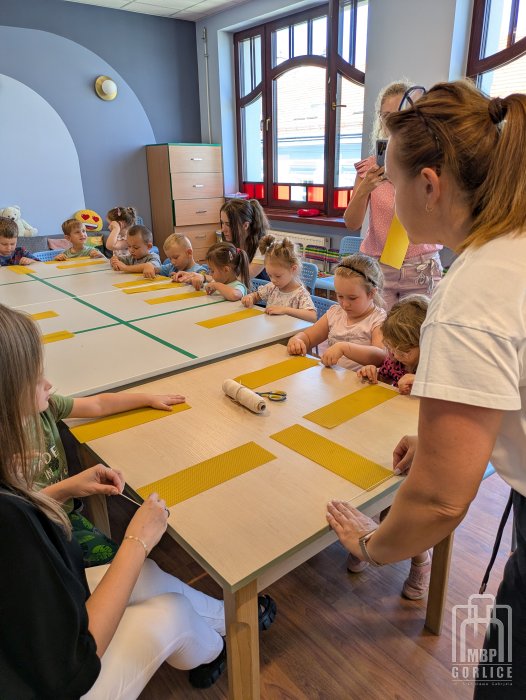Biblioteka Gorlice, Lato z Biblioteką Dzieci otrzymały więzę woskową i knot ze sznurka